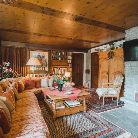 Chalet Turquino 1958- Upper Three Floor Apartment 